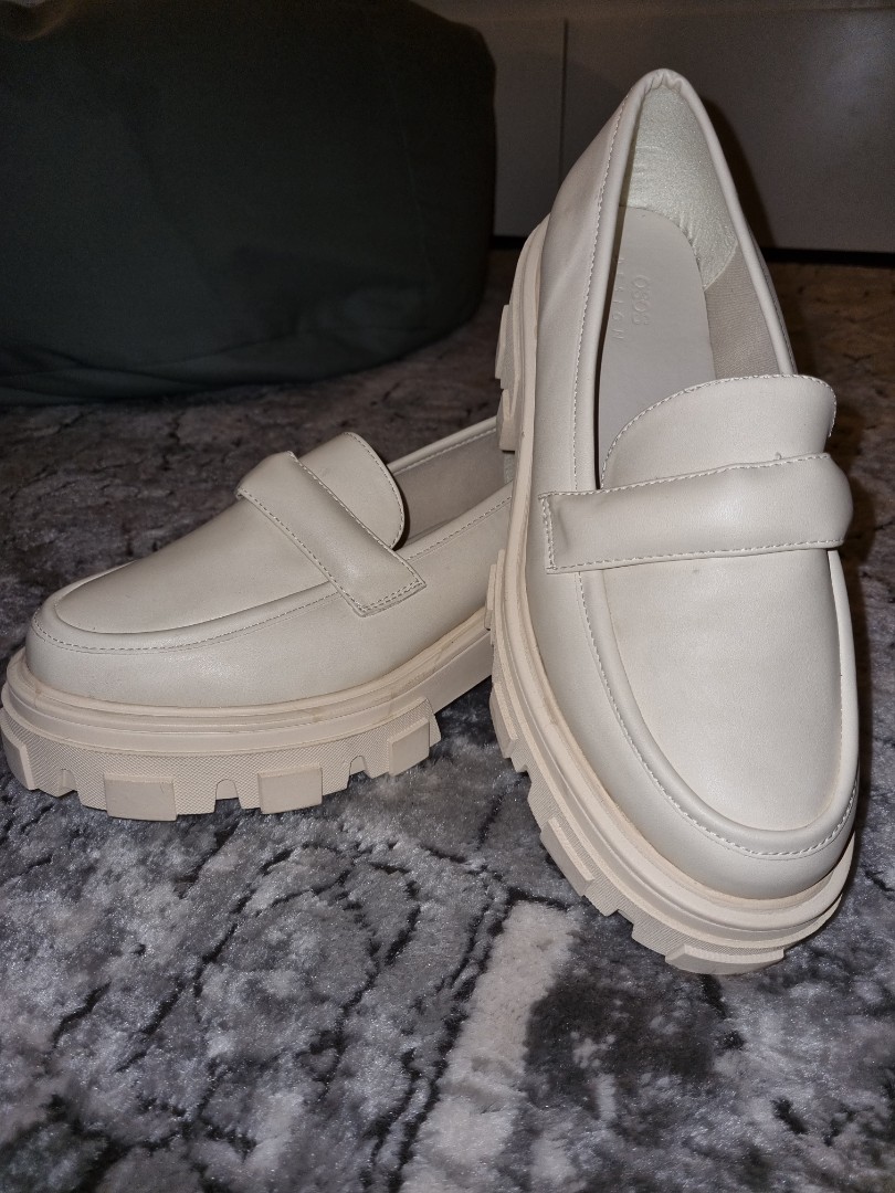 UNISEX ASOS WIDE FIT CHUNKY LOAFER (CREAM), Women's Fashion, Footwear