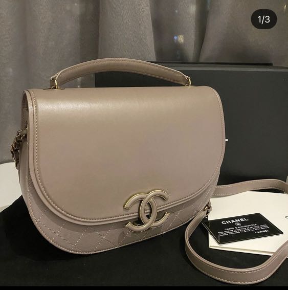 Coco curve leather crossbody bag Chanel Grey in Leather - 24474223