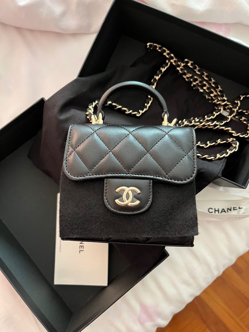 Chanel 22P top handle clutch with chain