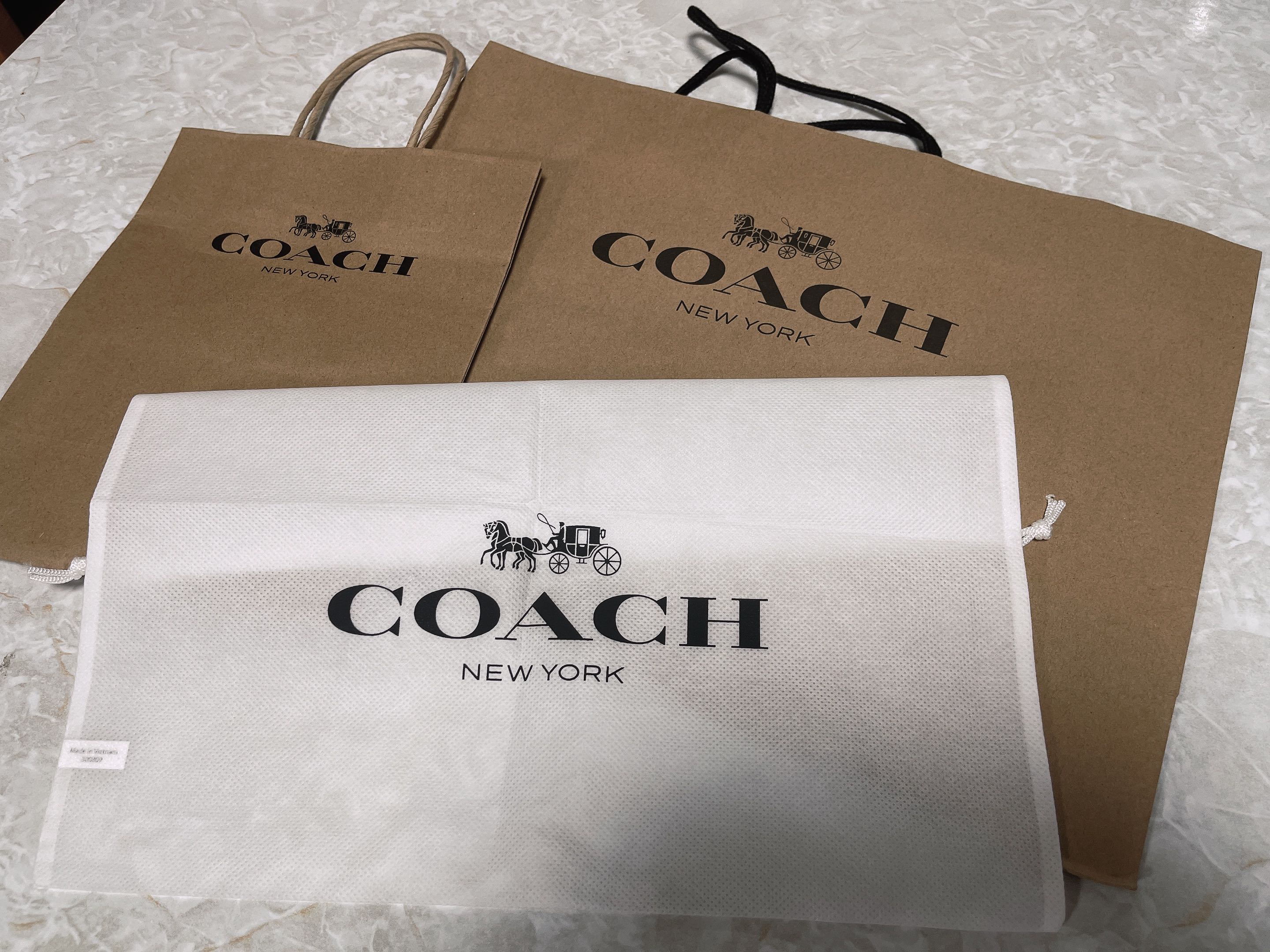 Coach 紙袋+防塵袋, 名牌, 飾物及配件- Carousell