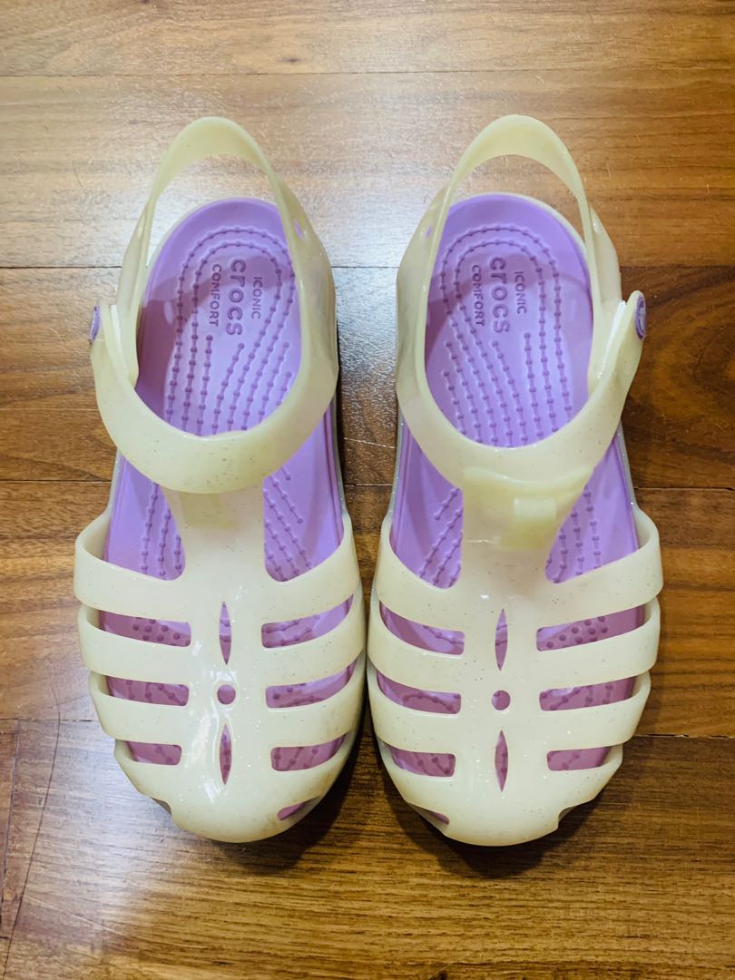 crocs free delivery