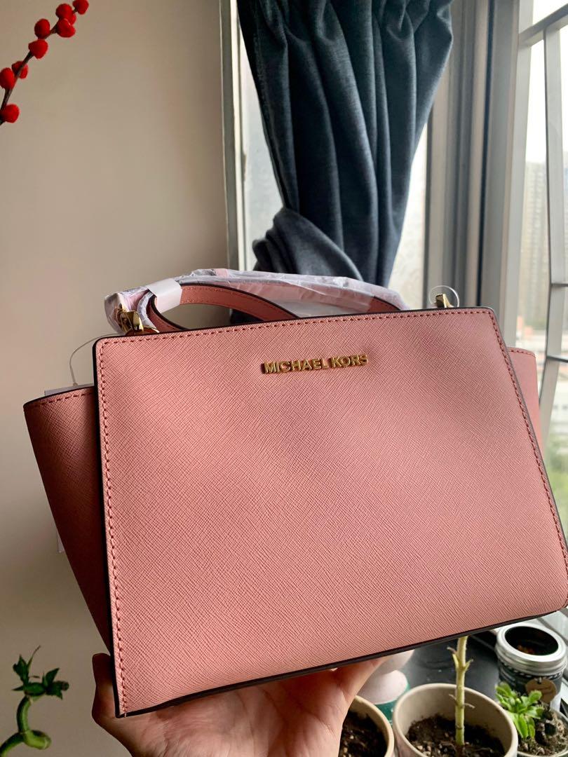 G95 MICHAEL KORS Selma Medium Saffiano Leather Messenger in