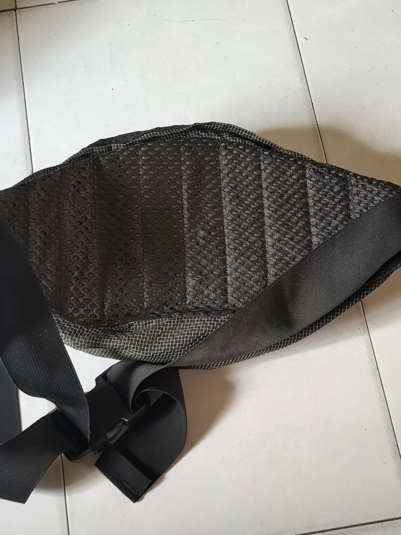 Gregory (Category: Sling Bags) located in Kuala Terengganu. Submitted by lanzone120 (Listing ID 1144726249, Image 2). Description: item : bag pinggang brand: Gregory material : nylon leather saiz : s made in USA condition 8/ 10...