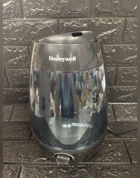 Honeywell Filterfree Room Humidifier (Category: Air Purifiers & Dehumidifiers) located in Pasay City. Submitted by meostore (Listing ID 1144683591, Image 1). Description: 😃😁 PLEASE READ CAREFULLY 🛒 ✅ Good Condition ✅ 110V AND NEEDS STEP DOWN TRANSFORMER (SEE PICTURE FOR WATTAGE) ✅ US QUALITY AND BRAND ✅ WITH BOX ✅ NO ISSUE UNLESS STATED IN THE POST ‼️ PM FOR MORE DETAILS ‼️.