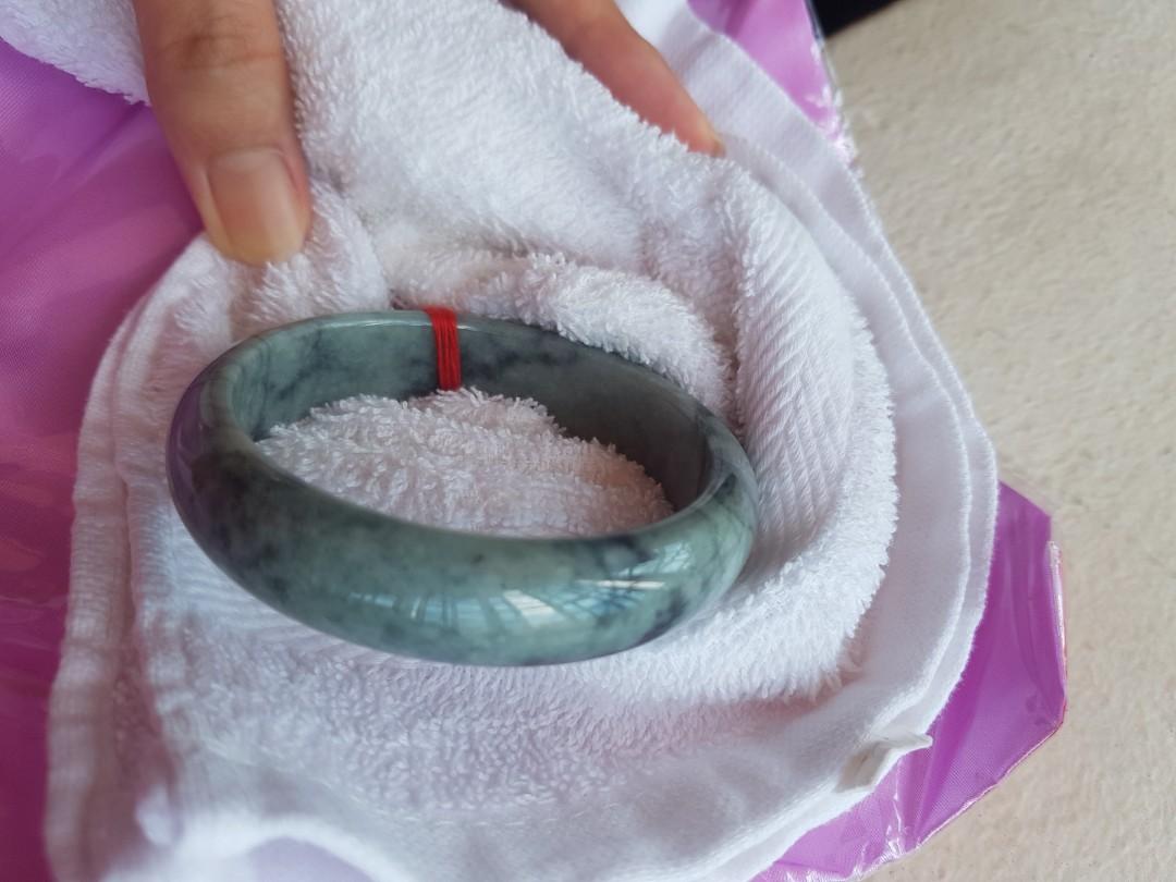 jade bangle (Category: Precious Stones) located in Singapore. Submitted by baboobup (Listing ID 1144679409, Image 1). Description: jade bangle with marble like pattern. brand new in packaging. included a white towel in pictures to show the true colour. 57.5 x 15 x 7.1 comes with bangle only $10 off if pickup selling off from my personal collection so limited sizes available..