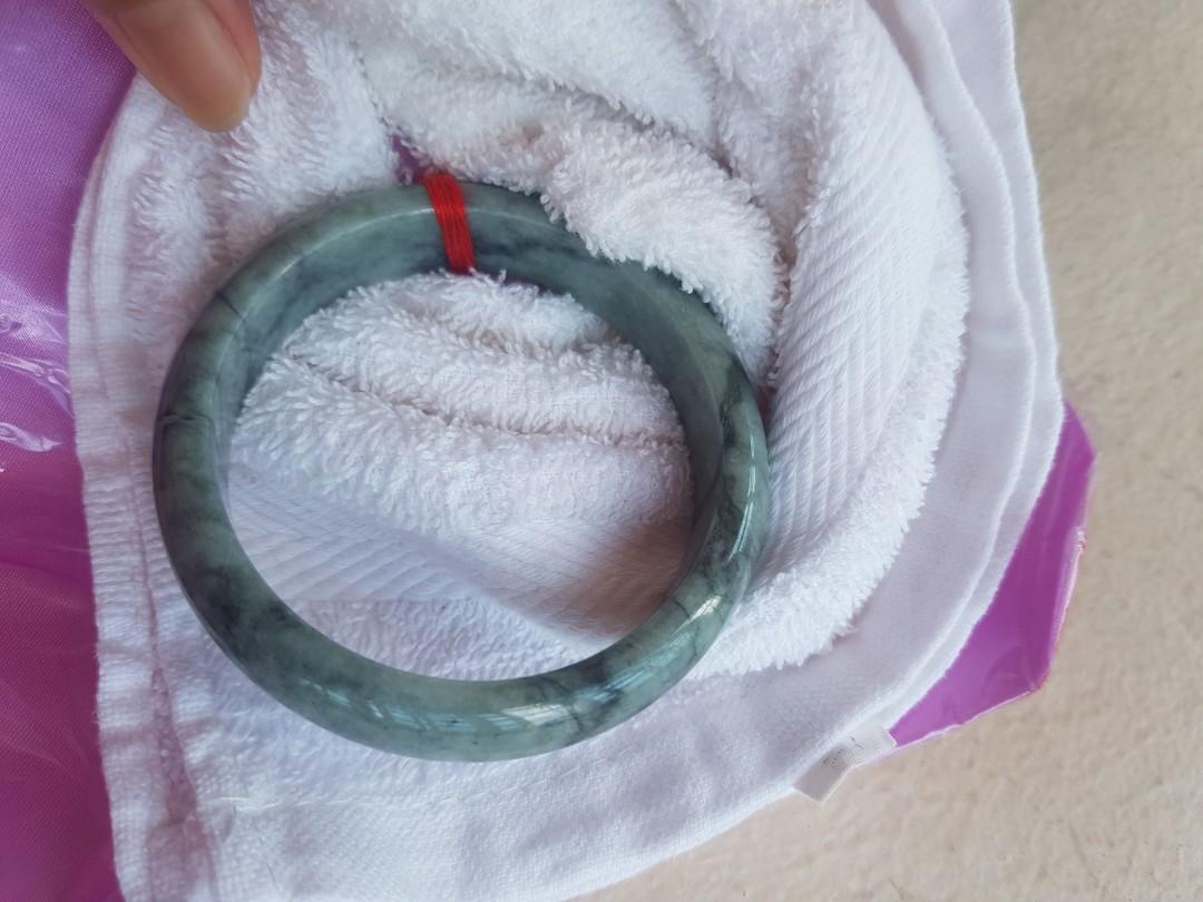 jade bangle (Category: Precious Stones) located in Singapore. Submitted by baboobup (Listing ID 1144679409, Image 2). Description: jade bangle with marble like pattern. brand new in packaging. included a white towel in pictures to show the true colour. 57.5 x 15 x 7.1 comes with bangle only $10 off if pickup selling off from my personal collection so limited sizes available..