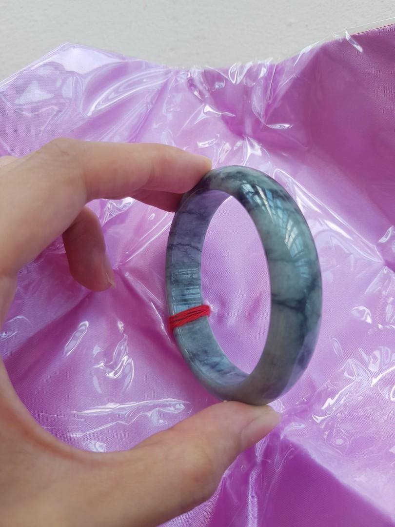 jade bangle (Category: Precious Stones) located in Singapore. Submitted by baboobup (Listing ID 1144679409, Image 3). Description: jade bangle with marble like pattern. brand new in packaging. included a white towel in pictures to show the true colour. 57.5 x 15 x 7.1 comes with bangle only $10 off if pickup selling off from my personal collection so limited sizes available..