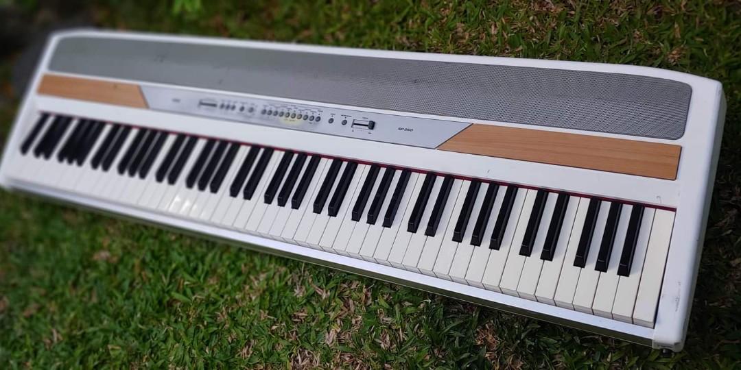 専門通販KORG コルグ SP-250 電子ピアノ88鍵 11年製 スタンド付き ブラック×シルバー コルグ