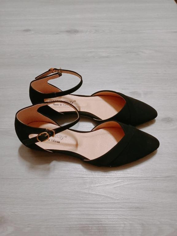 Ladies Black Dressy Flats w cute straps