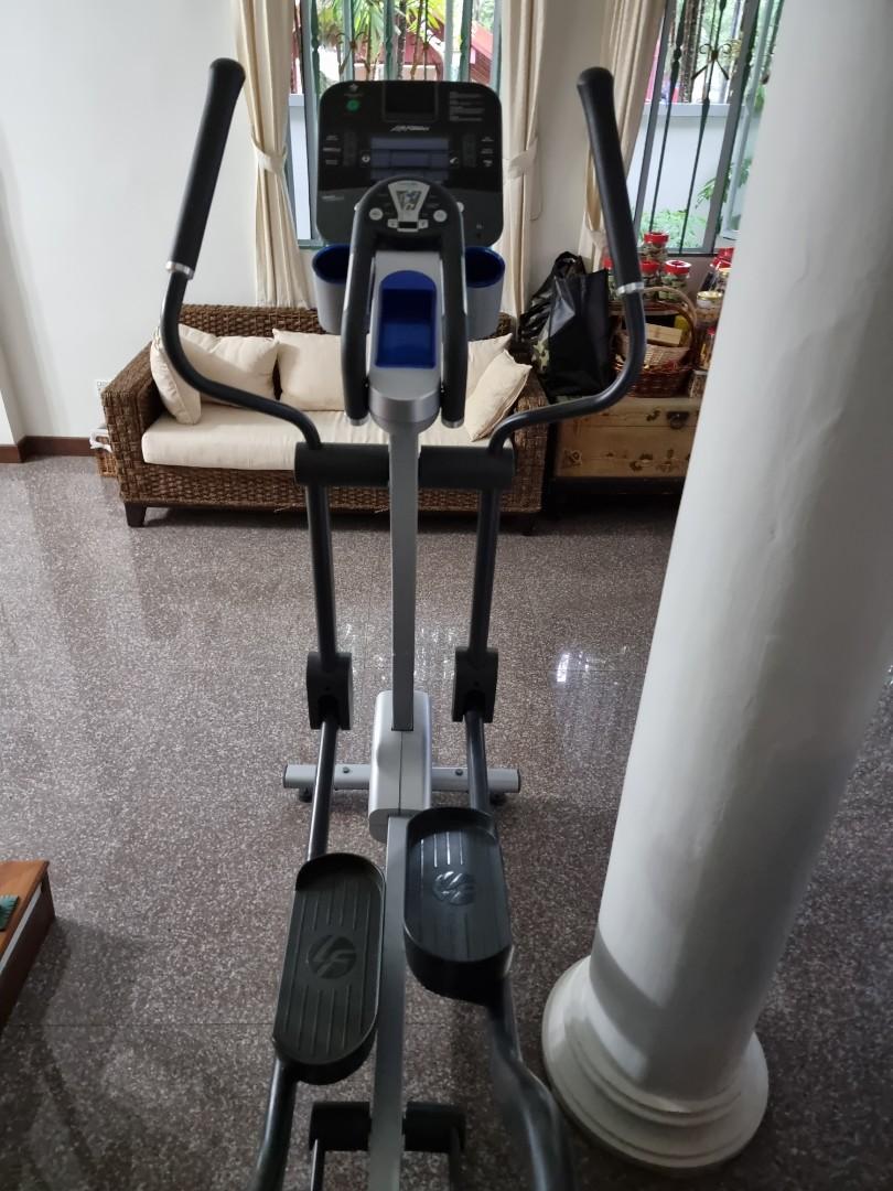 Life Fitness X5 Elliptical crosstrainer, Sports Equipment, Exercise