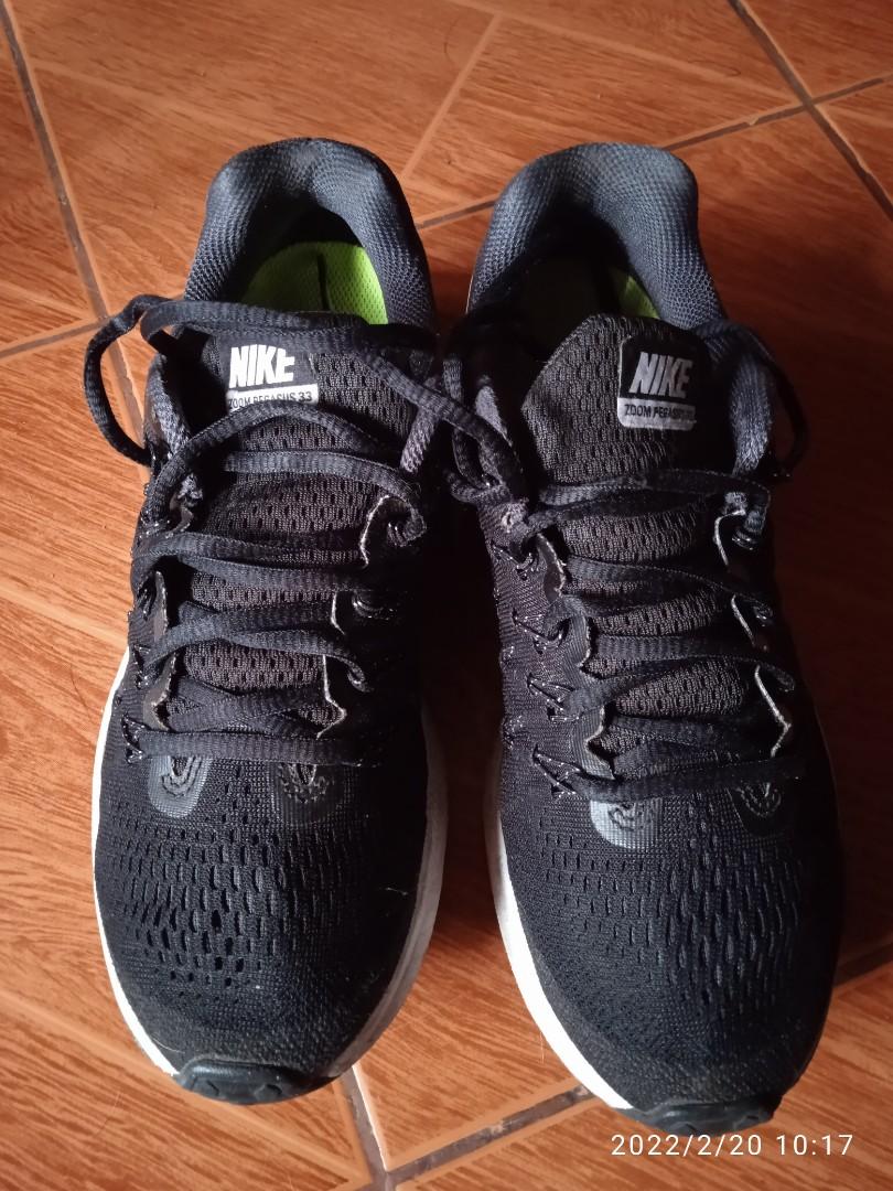 Nike Pegasus size 8 (Category: Sneakers) located in Quezon City. Submitted by joyceebet (Listing ID 1144656189, Image 3). Description: selling Nike Pegasus unisex from Canada guaranteed original bawal po SA maarte Kasi my sign of usage minimal pero ok pa konting Linis Lang very comfy SA paa lalo na SA pagtakbo para Kang nagbabounce size: 8 or 25cm 600 na Lang po Ito need to dispatch Lang talaga Presyong pamigay na po wag na Baratin selling as is 