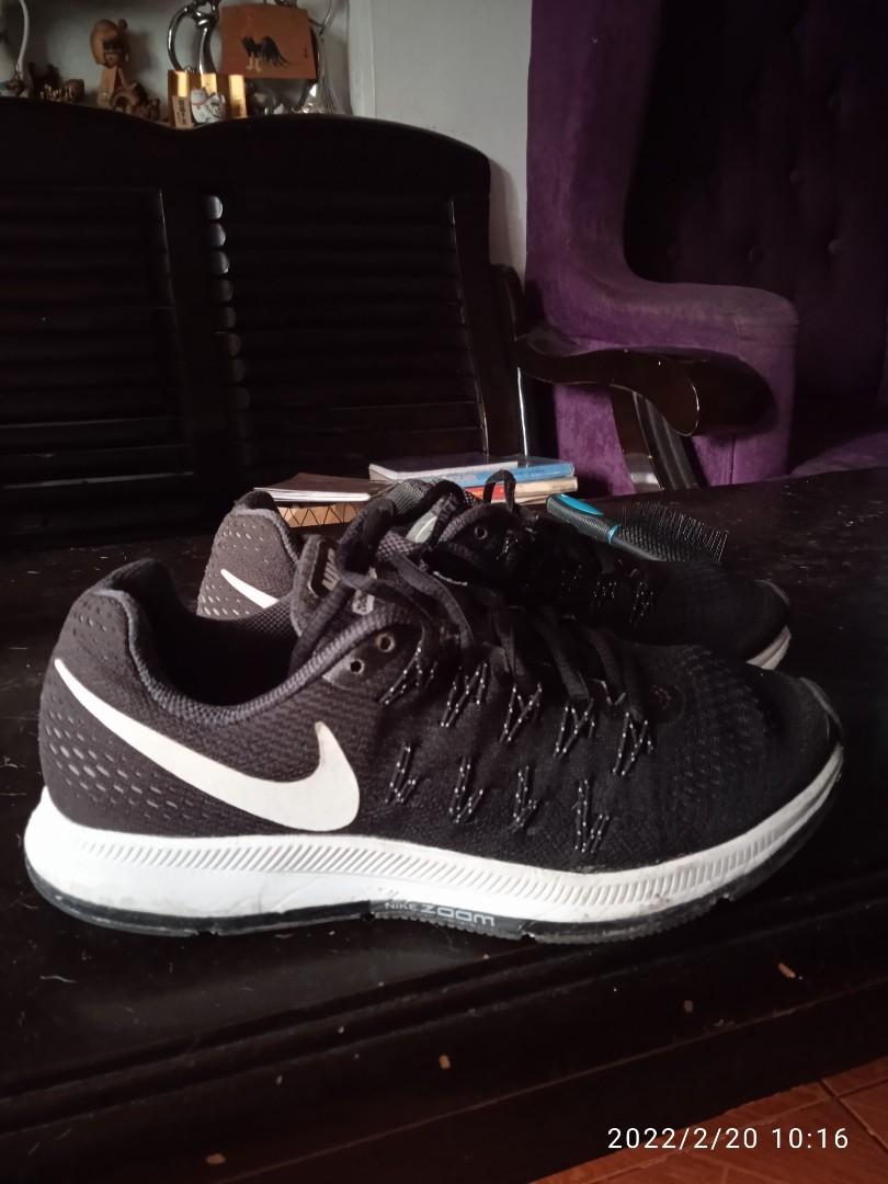 Nike Pegasus size 8 (Category: Sneakers) located in Quezon City. Submitted by joyceebet (Listing ID 1144656189, Image 1). Description: selling Nike Pegasus unisex from Canada guaranteed original bawal po SA maarte Kasi my sign of usage minimal pero ok pa konting Linis Lang very comfy SA paa lalo na SA pagtakbo para Kang nagbabounce size: 8 or 25cm 600 na Lang po Ito need to dispatch Lang talaga Presyong pamigay na po wag na Baratin selling as is 