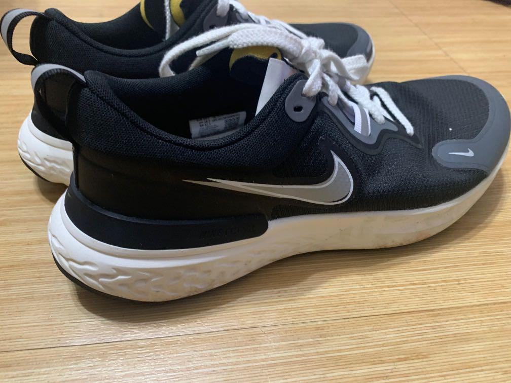 Nike react （分類：波鞋）位於 Hong Kong。 由 same001246 提交（商品編號 1144774379，圖片 3）。簡介： 着過一兩次 唔啱着。