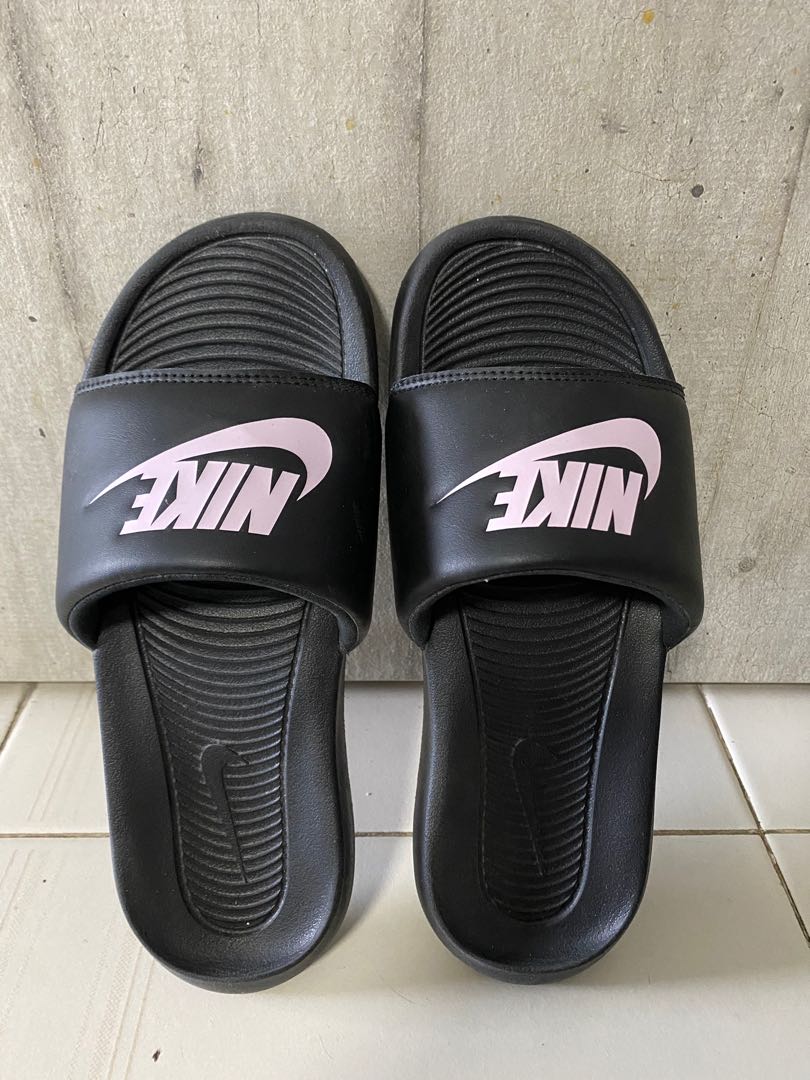 nike slides under 20