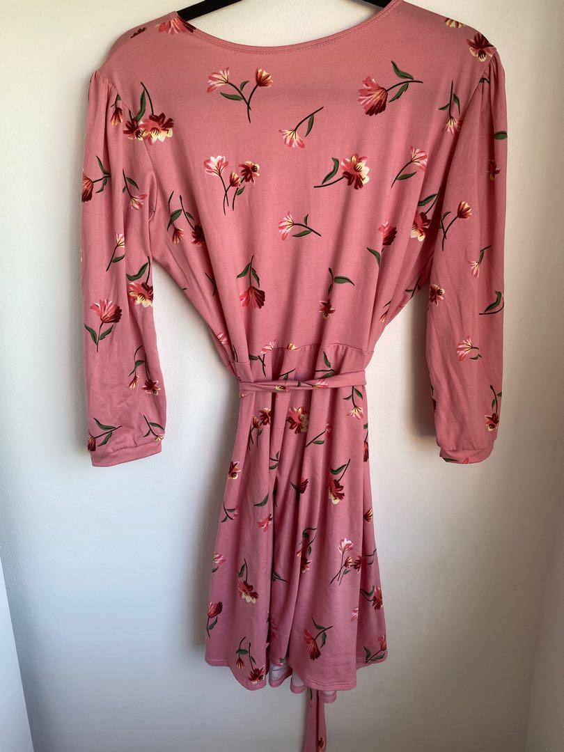 Pink Floral Dress with (Category: Dresses) located in Paranaque City. Submitted by xelafiles (Listing ID 1144682600, Image 3). Description: Pink Floral Dress with 3/4 Sleeves With tie up detail for waist emphasis Brand New Perfect for weekend gala with friends pr date nights RFS: Does not fit.