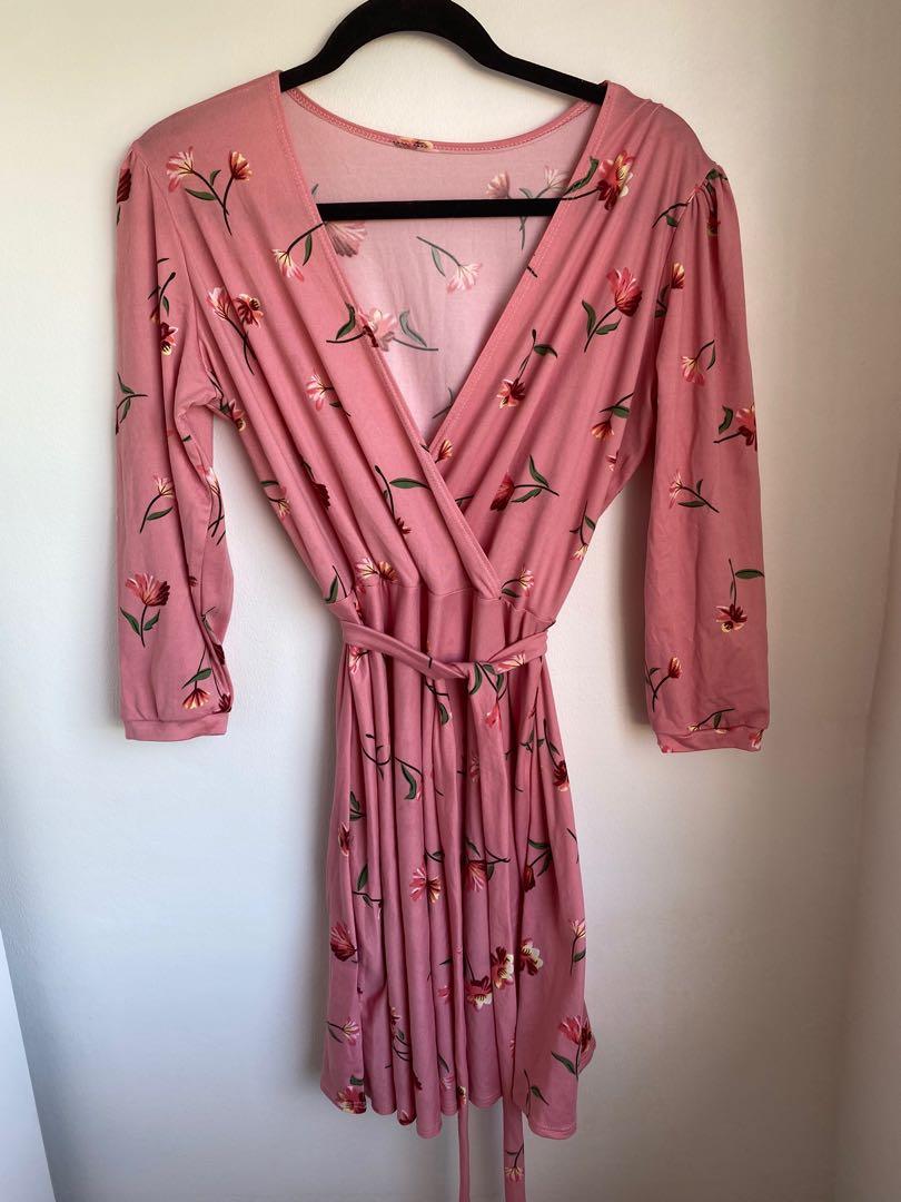 Pink Floral Dress with (Category: Dresses) located in Paranaque City. Submitted by xelafiles (Listing ID 1144682600, Image 2). Description: Pink Floral Dress with 3/4 Sleeves With tie up detail for waist emphasis Brand New Perfect for weekend gala with friends pr date nights RFS: Does not fit.