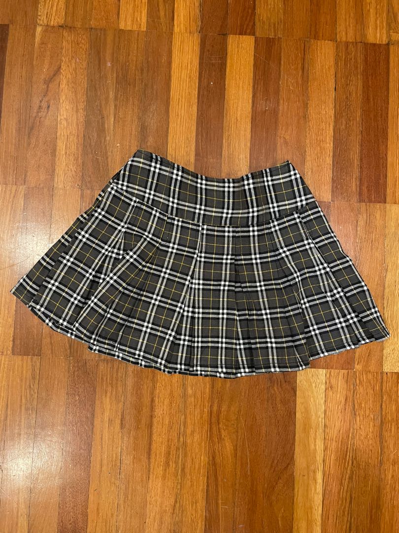 Plaid checkered skirt y2k, Women's Fashion, Bottoms, Skirts on Carousell