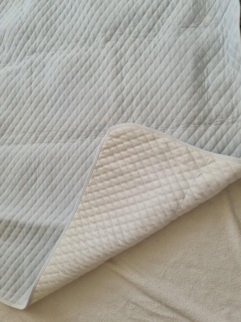 Waterproof baby mat, Babies & Kids, Bathing & Changing, Changing Mats