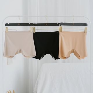 (Category: ) located in . Submitted by clothesure (Listing ID 1144976015, Image 1). Description: .