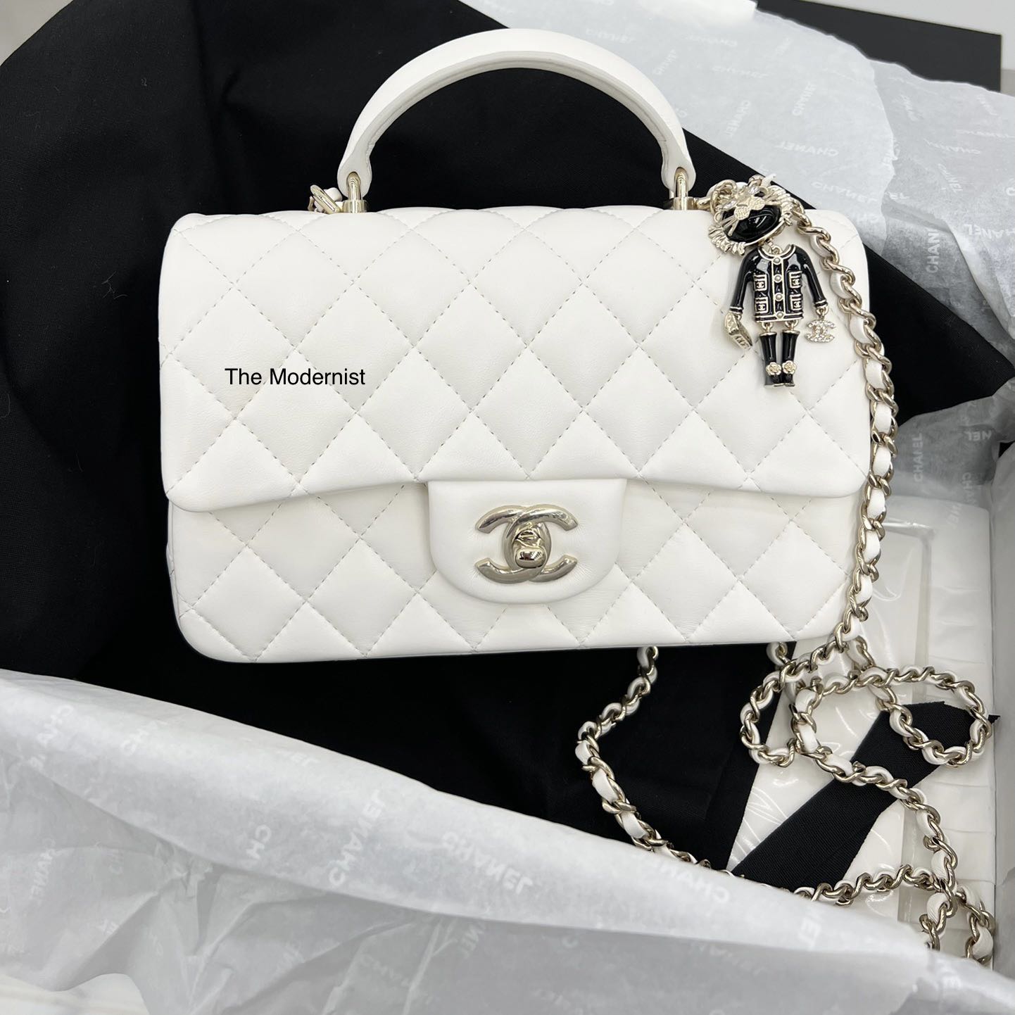 Chanel classic deals bag white