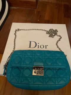(Category: ) located in . Submitted by kittyagnes (Listing ID 1144928599, Image 1). Description: .