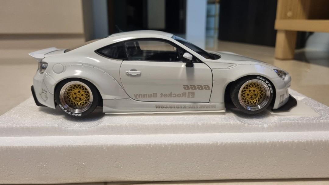 Autoart 1⁄18 Rocket Bunny Toyota 86 (metallic white⁄gold wheel
