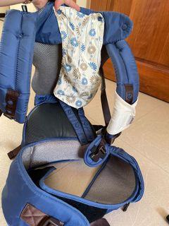 Baby carrier with hip seat