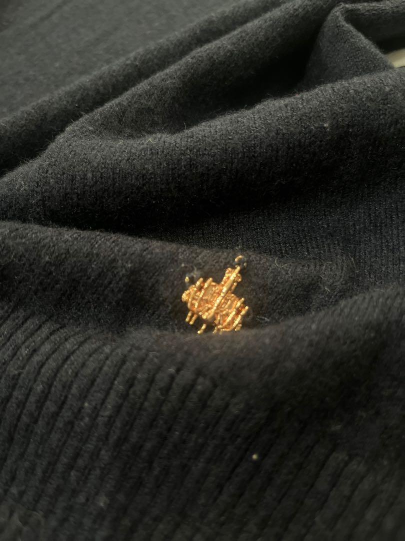 Basic Tee (Category: Shirts) located in Kota Kinabalu. Submitted by tinorked (Listing ID 1144884129, Image 3). Description: Basic Tee Material mcm Knitware yg nipis tapi x jarang Warna darkblue-black Ada gold charm kat tepi bawah baju Material ada bulu2 manja bukan sebab pemakaian. Not for fussy buyer sbb murah dh ni #tshirt #knitware #basic #bajumurah.