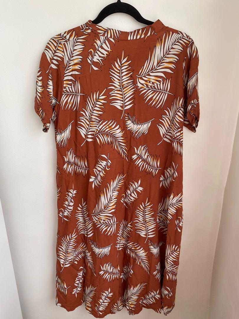 Brown Dress with Leaves Print (Category: Dresses) located in Paranaque City. Submitted by xelafiles (Listing ID 1144927963, Image 2). Description: Brown dress with white leaf print Great for resort outing casual outings RFS: Does not fit.