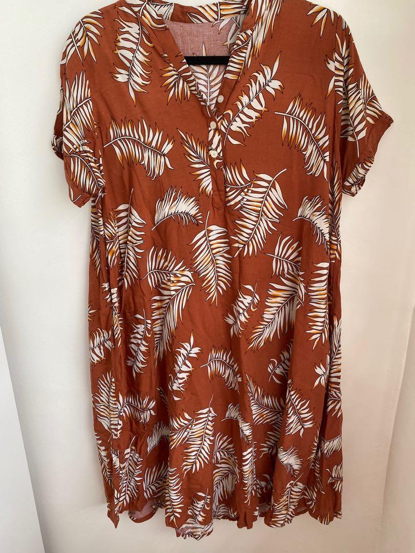 Brown Dress with Leaves Print (Category: Dresses) located in Paranaque City. Submitted by xelafiles (Listing ID 1144927963, Image 1). Description: Brown dress with white leaf print Great for resort outing casual outings RFS: Does not fit.