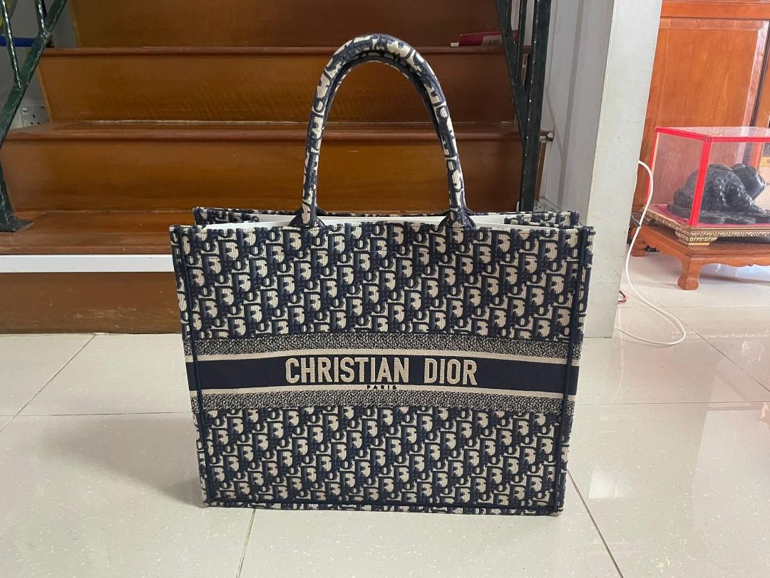 Chanel book tote online