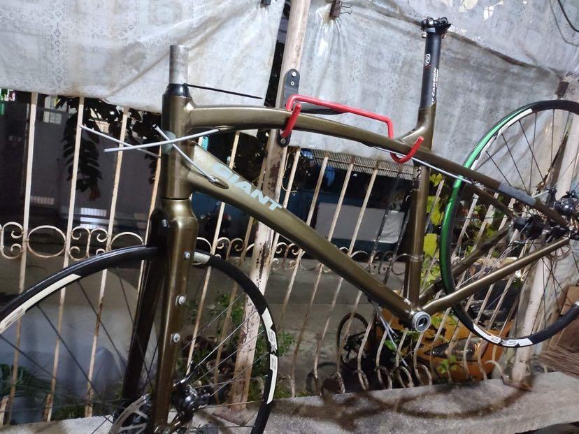 Giant Anyroad 2 Frame Set And More Sports Equipment Bicycles Parts Bicycles On Carousell