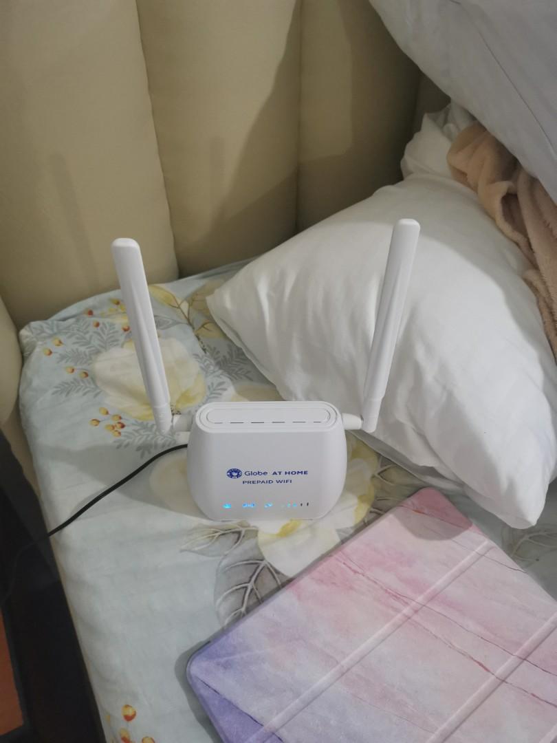 Globe at home prepaid wifi (Category: Networking) located in Rizal. Submitted by hanimaj (Listing ID 1145033094, Image 3). Description: Bagong bili lang RFS: mahina signal sa loob ng bahay namin, smart pala dapat. No damage no scratches, with box..