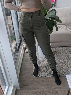 High-waisted Cargo Pants, A&F Size Small (4 or 6)