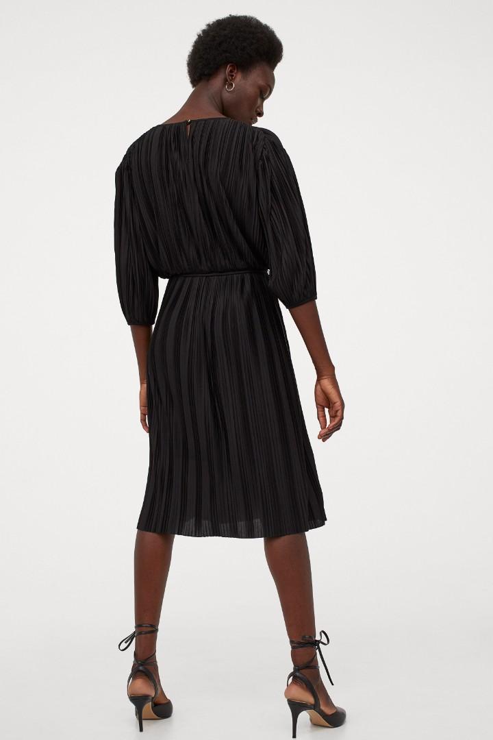 H&m pleated clearance dress black