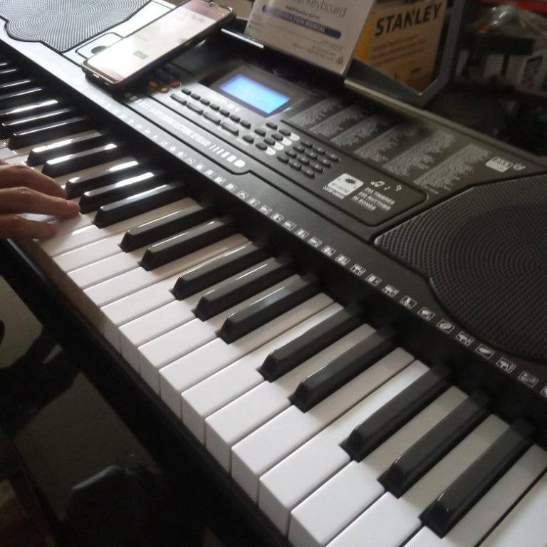 HUXLEY LIGHT UP KEYBOARD, Hobbies & Toys, Music & Media, Musical