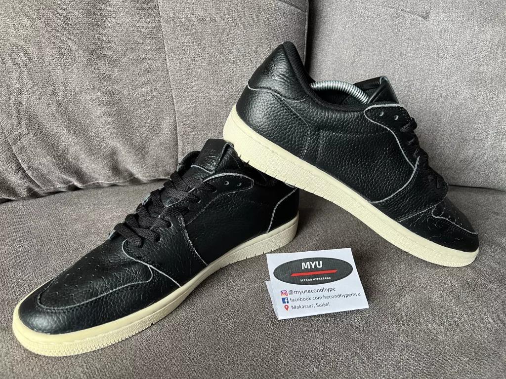Jordan 1 retro low swooshless top black