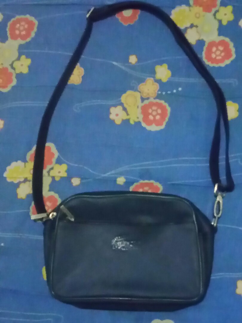 lacoste bag trinoma