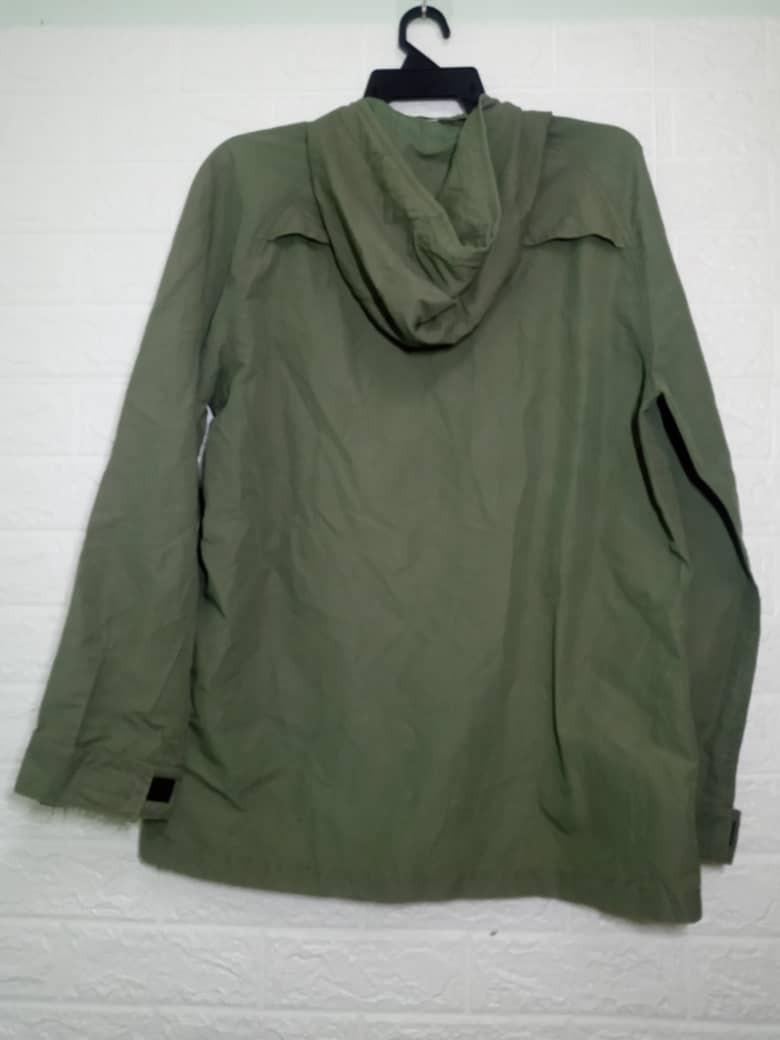 Levis Army Green Light Jacket ( Windbreaker), Men'S Fashion, Tops & Sets,  Hoodies On Carousell