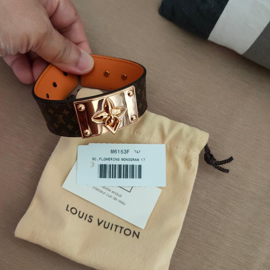 Louis Vuitton Loop It Bracelet Eclipse Monogram Canvas. Size 21