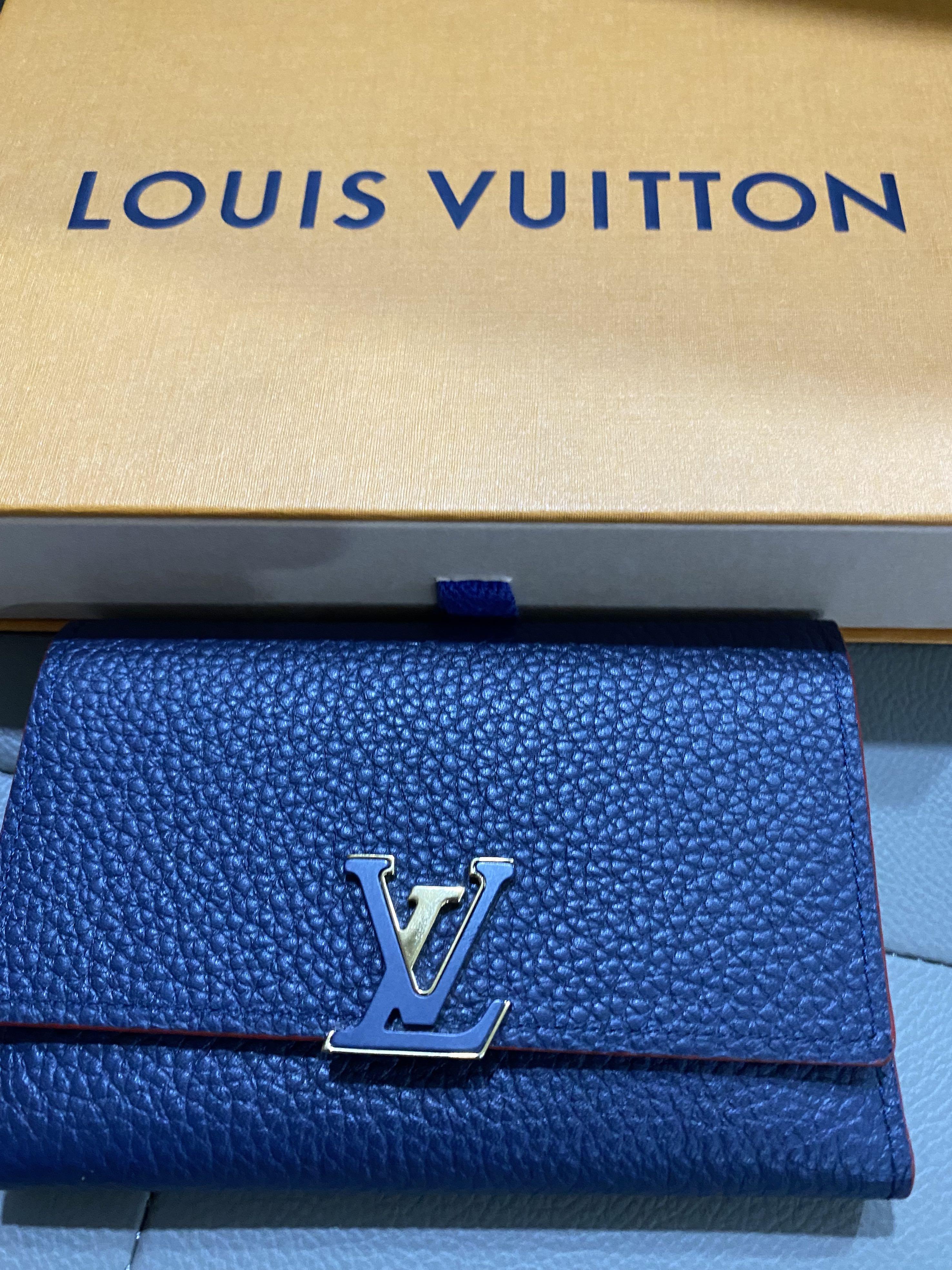 LOUIS VUITTON CAPUCINES COMPACT WALLET TAURILLON LEATHER Like New