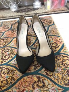 (Category: ) located in . Submitted by _prettyinpreloved (Listing ID 1144994701, Image 1). Description: .