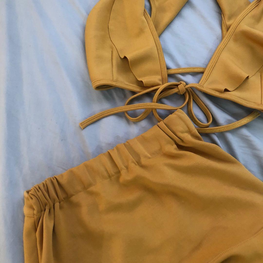 Mustard coordinates (Category: Sets or Coordinates) located in Cavite. Submitted by raspberrygurl (Listing ID 1144971037, Image 2). Description: Free size Skirt garterized.