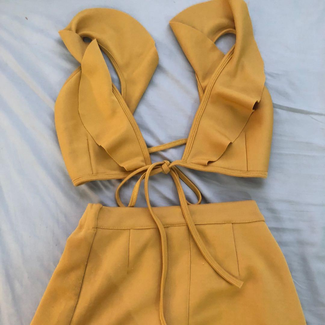 Mustard coordinates (Category: Sets or Coordinates) located in Cavite. Submitted by raspberrygurl (Listing ID 1144971037, Image 3). Description: Free size Skirt garterized.