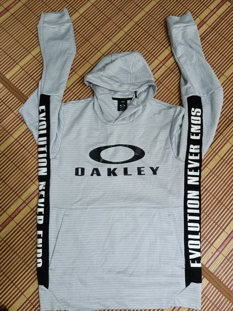 Oakley hoodie, Men's Fashion, Tops & Sets, Hoodies on Carousell