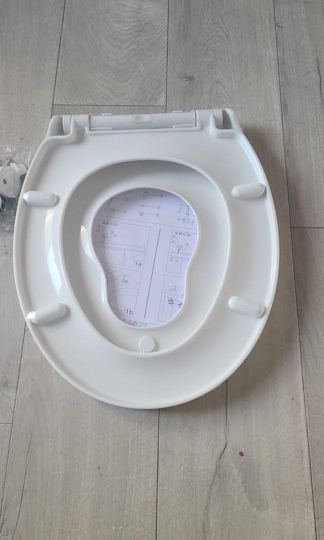 Oil Pressure Family Plastic Toilet Seat, 傢俬＆家居, 浴室、廚房用品配件 Carousell