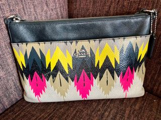 (Category: ) located in . Submitted by shopwithJayk (Listing ID 1144865530, Image 1). Description: .