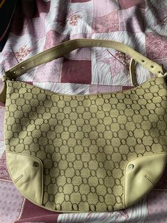 (Category: ) located in . Submitted by aryanne (Listing ID 1144888987, Image 1). Description: .