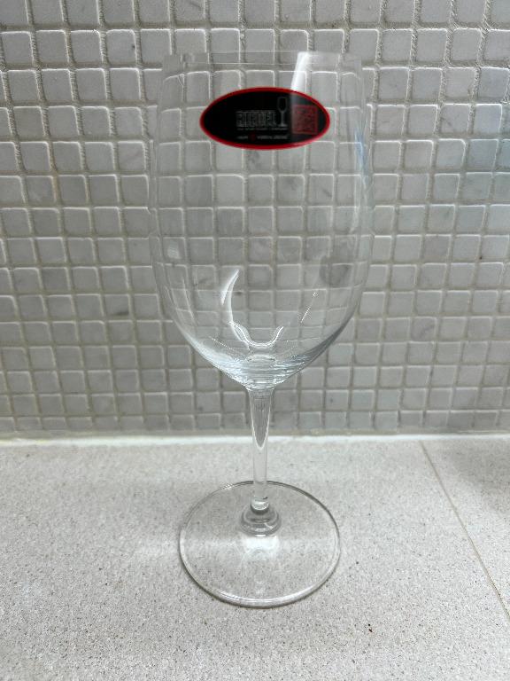 Riedel Vivant Red Wine Glass, 傢俬＆家居, 廚具和餐具, 其他廚具和餐具 Carousell