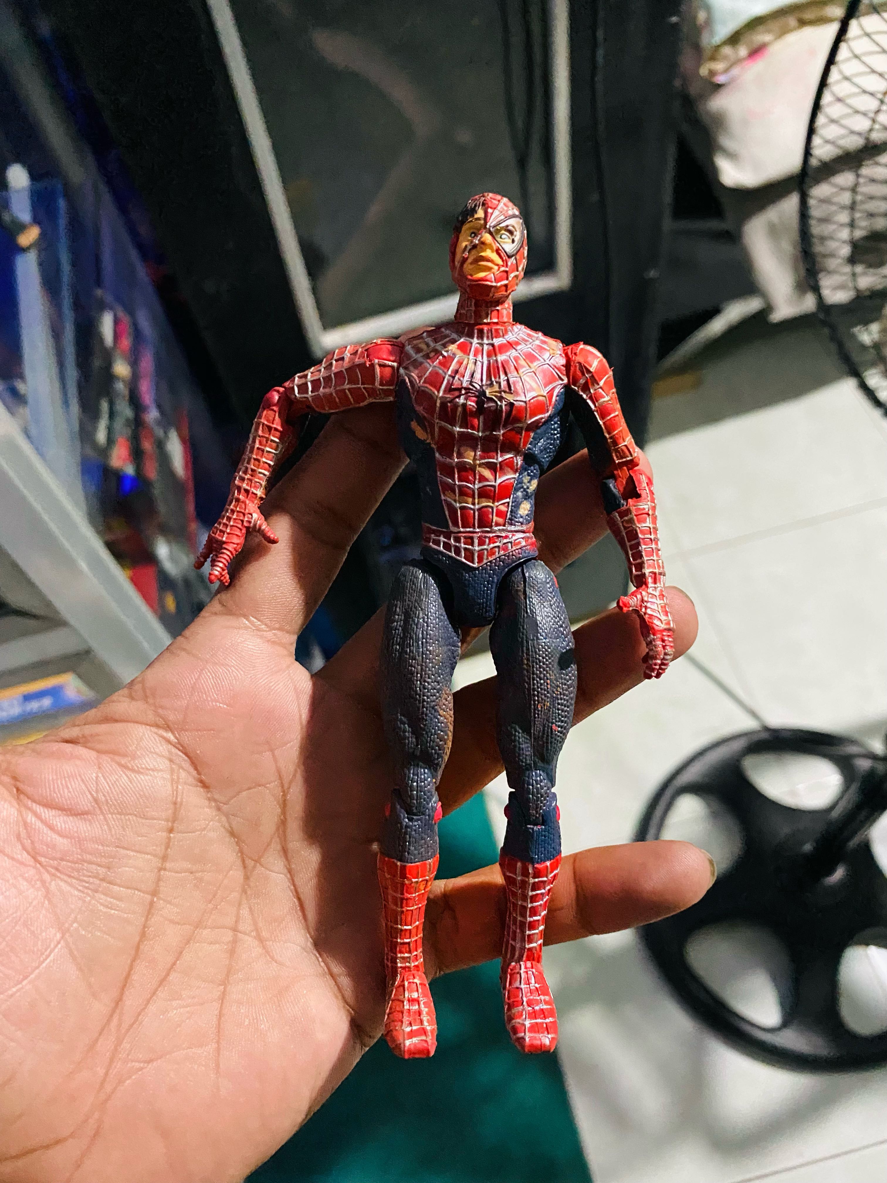 SPIDER-MAN / TOBEY MAGUIRE - BATTLE DAMAGE, Hobbies & Toys, Toys & Games on  Carousell